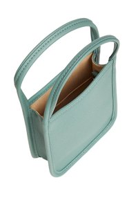 Piccola borsa a a tracolla in pelle verde menta testurizzata con due manici e un singolo scomparto aperto foderato in tessuto marrone.