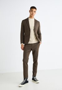 Selected Homme SLHSLIM CEDRIC STRUCTURE SUIT - Traje - brown stone