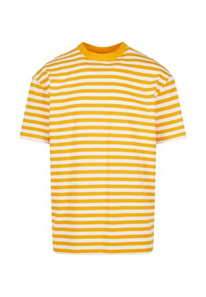 T-shirt a manica corta a righe orizzontali gialle e bianche con colletto girocollo giallo, presentato su uno sfondo bianco.