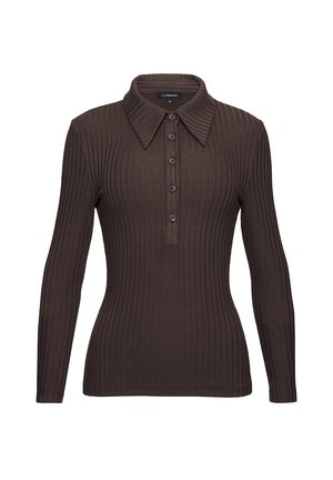 Top lung cu mâneci lungi, de culoare brună, cu guler și închidere cu nasturi. Fabricat dintr-un material moale, cu o siluetă ajustată.