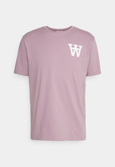 Lavos spalvos medvilnės marškinėliai su apvalia apykakle ir trumpomis rankovėmis, ant kairiojo krūtinės puikuojasi balta grafika su "W" logotipu.