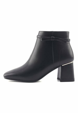 COMFORT  - Klassikalised poolsaapad - black