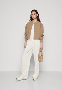 Selected Femme SLFBLAKE - Chaquetas bomber - greige