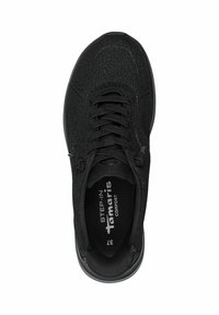 Must have mustelastest pysik, millel on tekstureeritud kudum, paeltega kinnitamine ja kummist välistald. Sisetaldal on "STEP-IN Comfort" bränding.