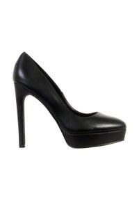 Escarpin en cuir noir à talon haut avec un bout pointu et une semelle plateforme, présenté sur un fond blanc uni.