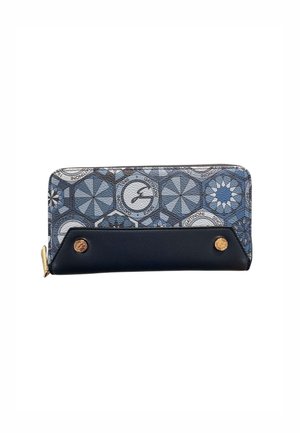 Portafoglio rettangolare con motivi geometrici blu e dettaglio in pelle blu navy, con cerniera color oro e borchie in evidenza.