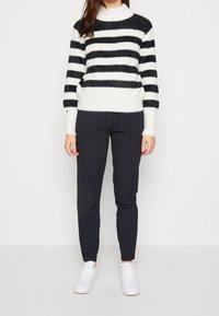 Morgan Pullover - black