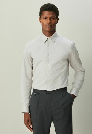 REGULAR FIT - TEXTURED LONG SLEEVE WITH TRIM - Pluus - neutral