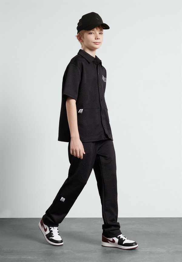 SNEAKER SCHOOL - Tracksuit bottoms3