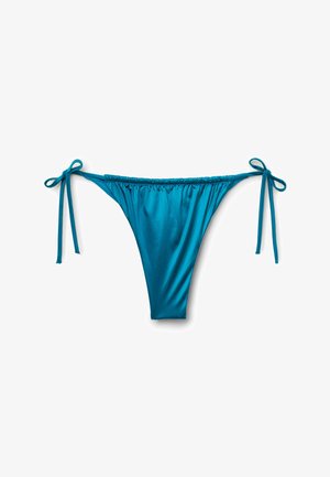 Bas de bikini en satin bleu avec liens latéraux noués en nœuds, présenté sur fond blanc.