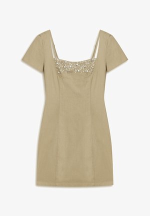 Beżowa dopasowana sukienka z krótkimi rękawami, kwadratowym dekoltem i ozdobnym koronkowym gorsetem. Gładka tekstura, projekt w długości do kolan z dopasowanym krojem.