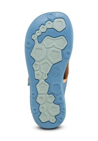 Suela de goma con una base azul claro, que presenta un patrón hexagonal en un tono ligeramente más claro. Marcada con la talla "28" cerca del talón.