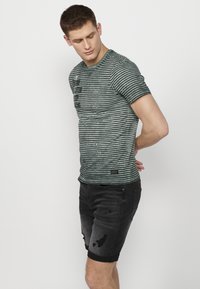 Koroshi SHORT SLEEVE - Triko s potiskem - kaki khaki