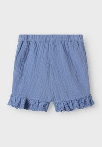 Blå bomullsshorts med en rynkad textur, prydda med en blommig spetskant vid fållen och en elastisk midja för komfort.