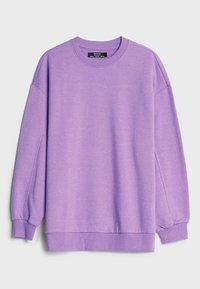 Felpa viola oversized con maniche lunghe, scollo rotondo, polsini e orlo a costine. Tessuto morbido, design casual, dettagli minimal.