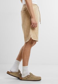 Urban Classics WASHED PIPED - Pantalon de survêtement - unionbeige