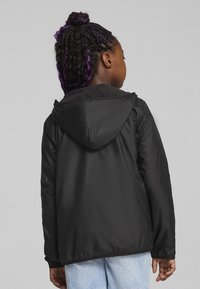 Puma YOUTH - Lengva striukė - black