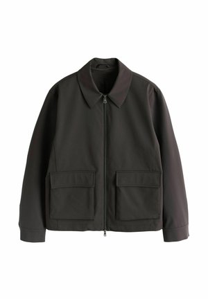 Tmavohnedá bunda na zips s golierom, dlhými rukávmi a dvoma veľkými prednými náprsnými vreckami, zobrazená na bielom pozadí.