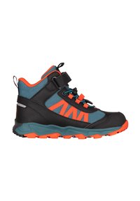 Czarno-niebieskie buty trekkingowe z pomarańczowymi akcentami. Posiadają wysoką cholewkę, teksturowaną powierzchnię, regulowany pasek oraz solidną podeszwę zapewniającą przyczepność.