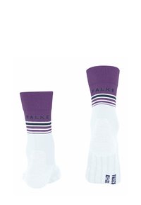 Białe skarpetki typu skarpetki za kostkę z fioletowym mankietem, z logo FALKE i trzema poziomymi paskami w kolorach fioletowym, białym i czarnym blisko góry. Teksturowana podeszwa.