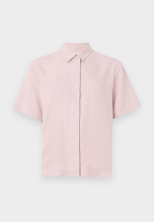 Šviesiai rausva trumpa rankovė marškiniai su klasikinio tipo apykakle ir mygtukų uždarymu priekyje. Pagamintas iš lygios medžiagos, su šiek tiek laisviau pritaikytu siluetu.