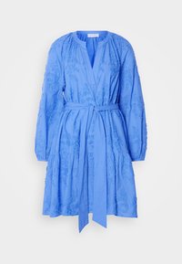 Rochie albastră, până la genunchi, din bumbac, cu mâneci lungi, decolteu în V, curea la talie și modele florale brodate pe toată suprafața.