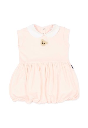 Miękki różowy kombinezonik dla niemowląt z białym kołnierzykiem typu Peter Pan i małą haftowaną twarzą misia na piersi, z marszczonym dołem w stylu balonowym.