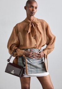 HAZEL MEDIUM HANDBAG - Handbag - brown