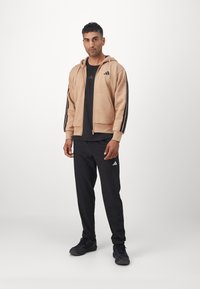 adidas Sportswear Camisola com fecho - warm sandstone/black