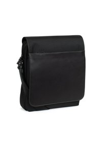 Borsa a tracolla nera realizzata in tessuto e pelle, con chiusura a pattina, tracolla regolabile e tasca frontale con dettagli di cucitura.