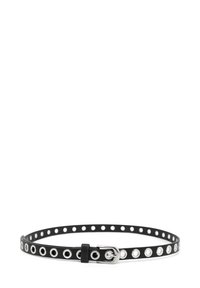 Cintura in pelle nera con occhielli in metallo argento, design stretto e chiusura con fibbia standard. Presenta una superficie testurizzata e accenti circolari.