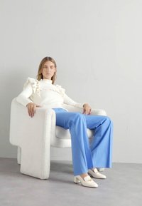 Erdem LONG SLEEVE FLARED HEM AND RUFFLE DETAIL - Πουλόβερ - cream