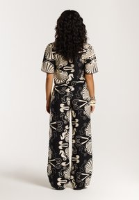 Shiwi MADISON SEA PEARL - Auduma bikses - black sea pearl