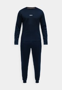 Conjunto de ropa de estar por casa en azul marino que incluye una camiseta de manga larga con cuello redondo y el logotipo blanco "BOSS", junto con pantalones ajustados a juego con puños acanalados.