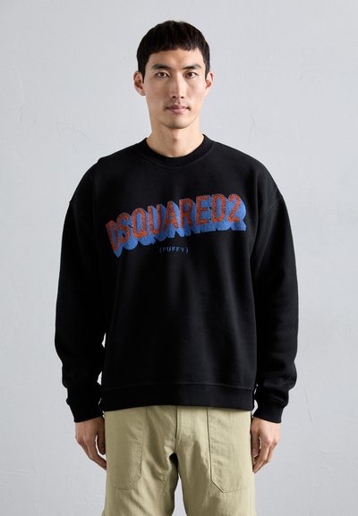 Sweat à capuche noir avec le texte "DSQUARED2" en paillettes bleues et accents rouges. Poignets et col côtelés, coupe décontractée et texture douce.