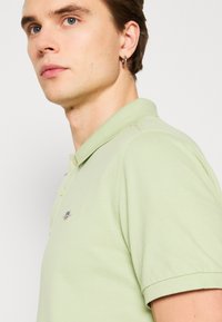 GANT REGULAR FIT - Bluză polo - milky matcha