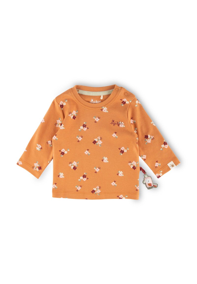 Oranges Langarmhemd mit floralen Mustern in Pink, Weiß und Rot. Verfügt über einen Druckknopf an der Schulter und ein dekoratives Etikett am Ärmel.