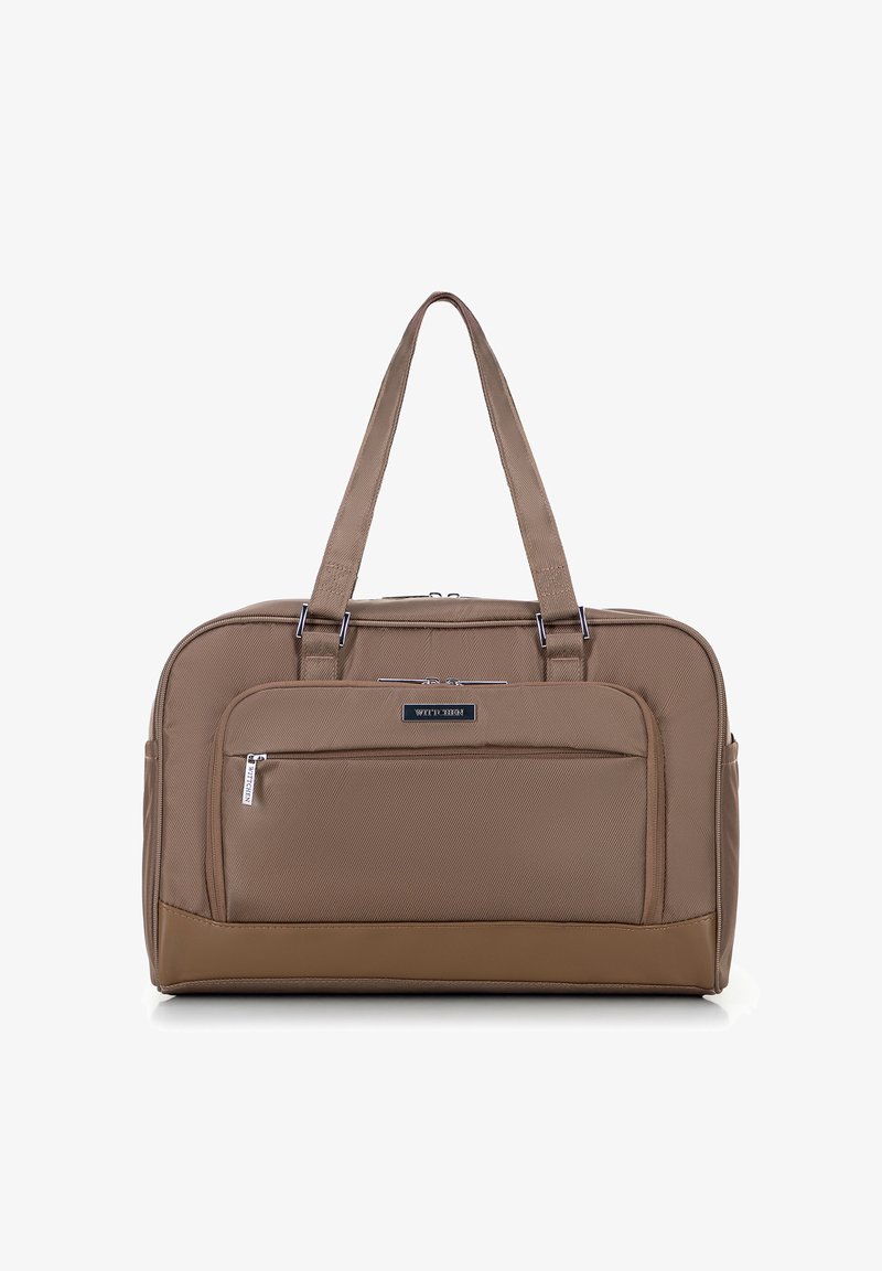 Borsa da viaggio sintetica marrone con due manici, scomparti con zip e tasca frontale. Presenta una finitura testurizzata e un pannello inferiore a contrasto.