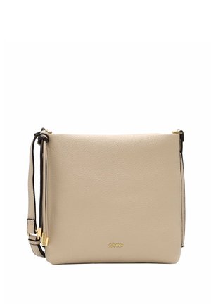 Borsa a tracolla in pelle beige con texture, con tracolla regolabile e piccolo logo dorato con la scritta "SURI FREY" al centro sul davanti.