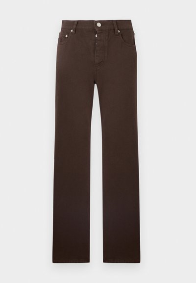 Barna egyenes szárú farmer pamutkeverék anyagból, gombos záródással, öt zsebbel és minták nélküli tiszta vonalakkal.