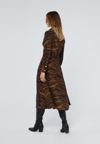 LOLA CASADEMUNT Skjortklänning - brown