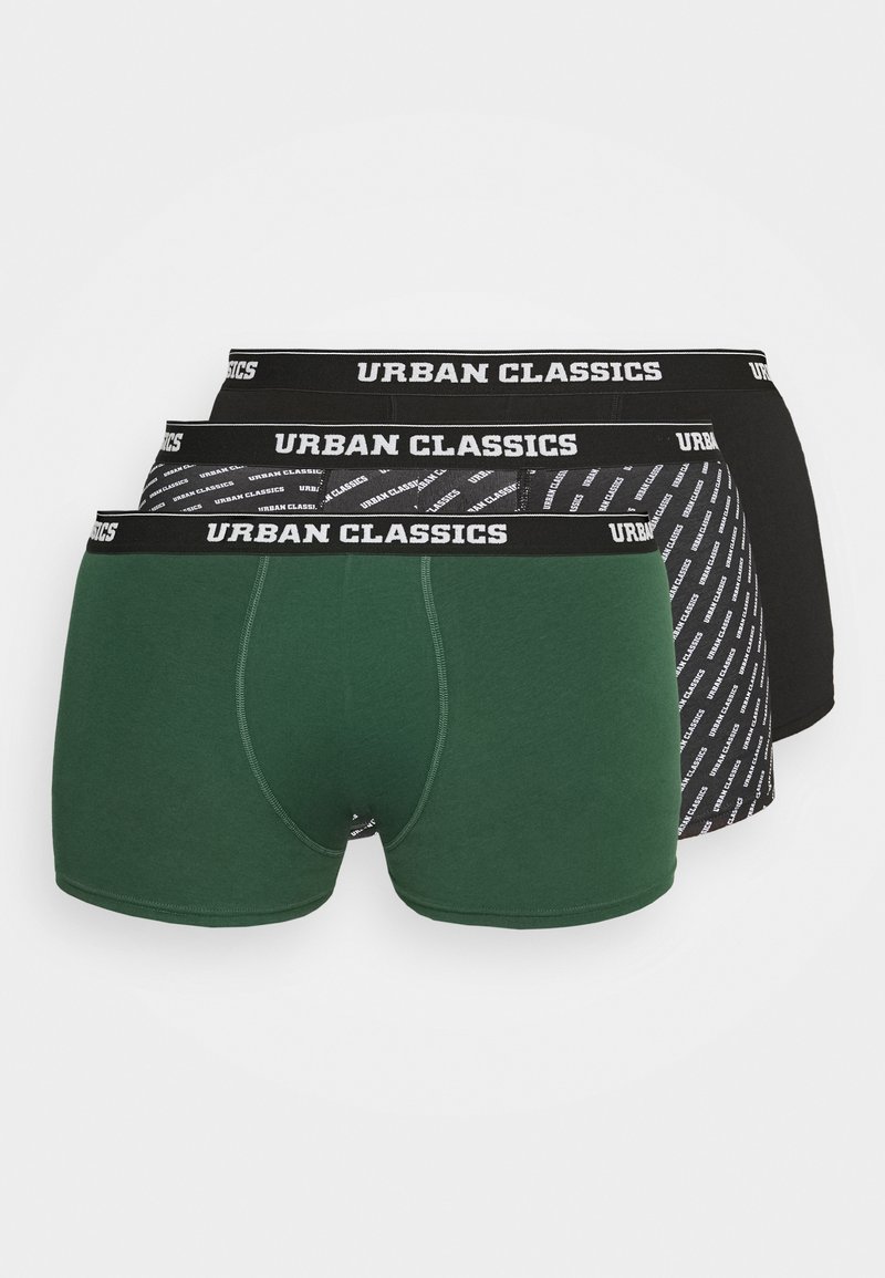 Három pár férfi boxer alsónadrág: sötétzöld, fekete és fekete fehér felirattal. Mindegyik fekete derékszíjjal rendelkezik, amelyen az "URBAN CLASSICS" logó látható.