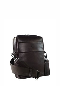 Borsa a tracolla in pelle marrone con una finitura testurizzata, dotata di zip superiore, tracolla regolabile e logo impresso sul davanti.