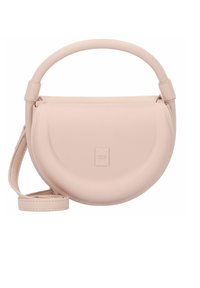 Bolso de piel rosa en forma de círculo con un diseño estructurado, un asa superior y una correa ajustable y desmontable. Presenta un logo sutil en la parte frontal.