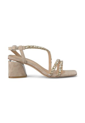 Sandali con tacco in suede beige, caratterizzati da tre fasce decorative con strass, punta quadrata e tacco grosso con dettagli metallici.
