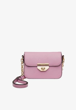 Roze gestructureerde leren handtas met een goudkleurige sluiting, kettinghengsel en rechthoekige vorm. Beschikt over een klep en het merkembleem aan de voorkant.