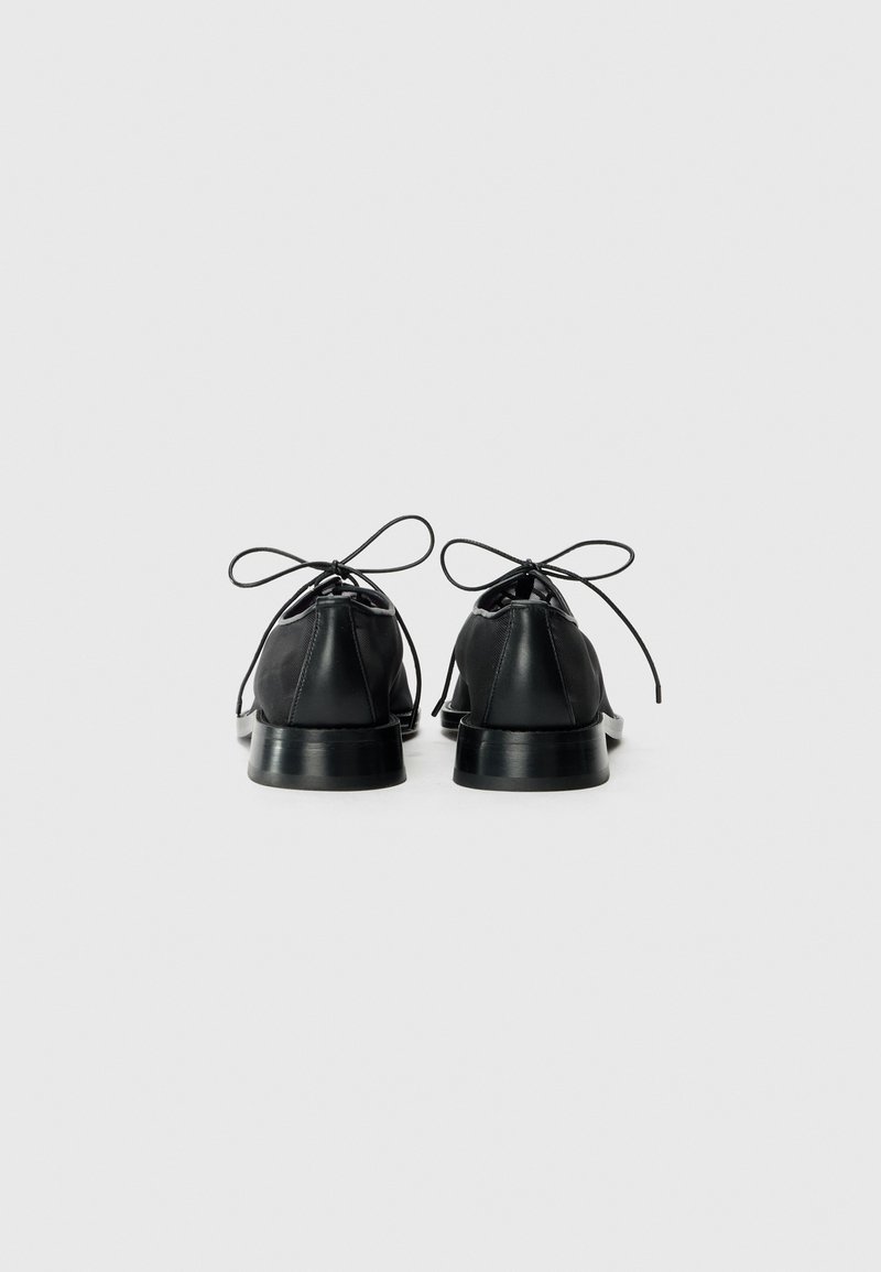 Victoria Beckham Derbies & Richelieus - black