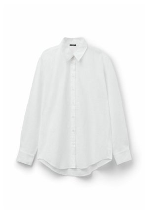 Camisa blanca de manga larga con botones, cuello y puños, mostrada plana sobre un fondo blanco.