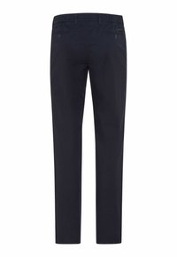 Dunkelblaue, gerade geschnittene Herrenhose mit geknöpften Leistentaschen auf der Rückseite und Gürtelschlaufen, von hinten gezeigt.