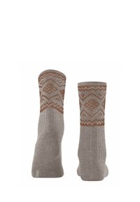 Gestrickte Socken in hellgrau mit braunem geometrischen Muster am gerippten Bund. Das Material ist weich und bietet Flexibilität sowie Komfort.